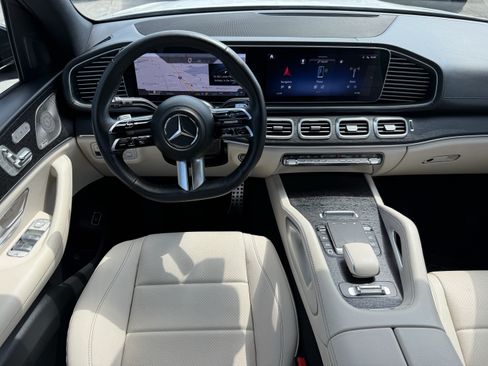 Used 2025 Mercedes-Benz GLS 450 4MATIC image 13