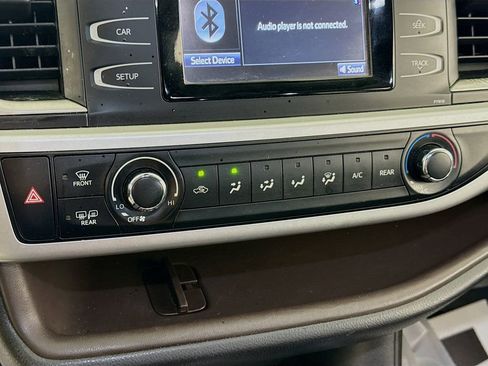 Used 2019 Toyota Highlander LE image 14
