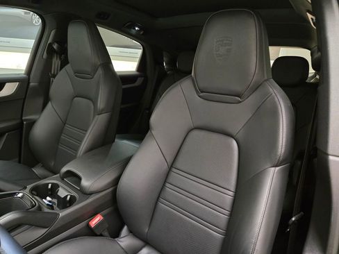 Used 2024 Porsche Cayenne Coupe AWD/4WD image 32