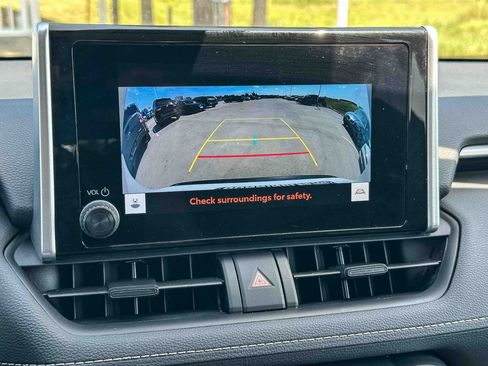 Used 2025 Toyota RAV4 XLE FWD image 31