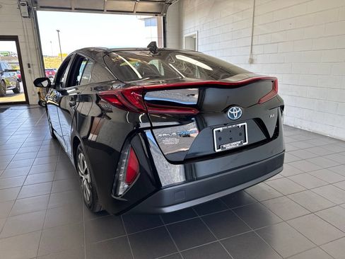 Used 2021 Toyota Prius Prime XLE FWD image 6