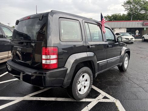 Used 2009 Jeep Liberty Sport AWD/4WD image 4