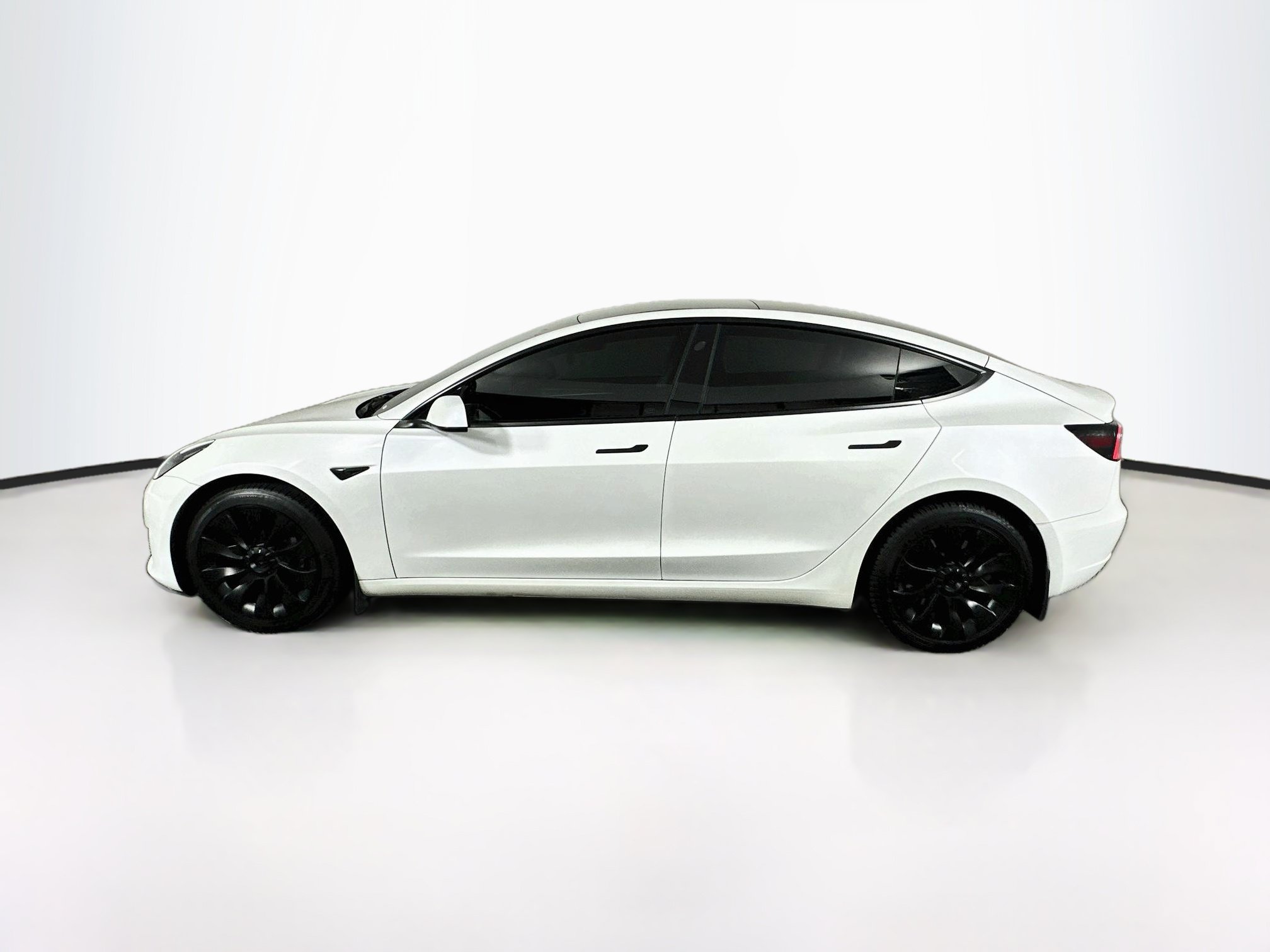 Used 2023 Tesla Model 3 Standard Range RWD image 4
