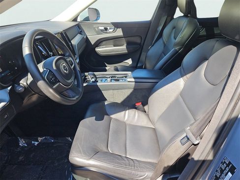 Used 2023 Volvo XC60 B5 Core image 32