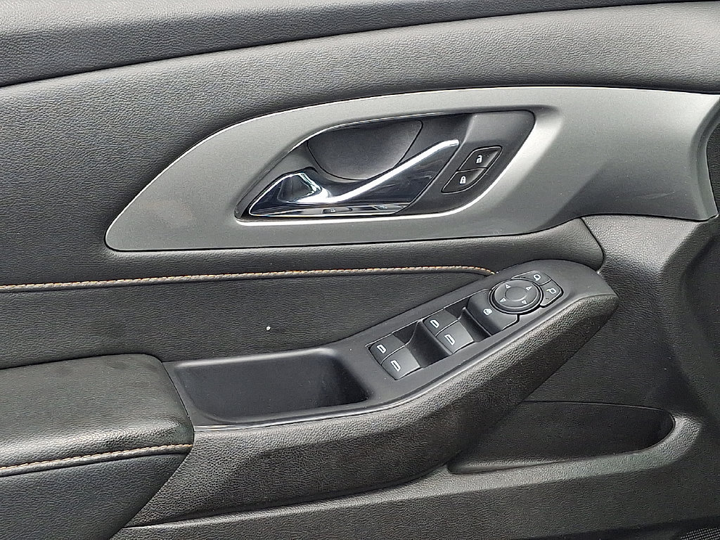 Used 2021 Chevrolet Traverse LS FWD image 14