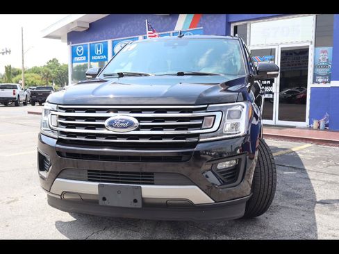 Used 2019 Ford Expedition XLT w/ Equipment Group 202A RWD image 3