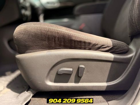Used 2016 Nissan Pathfinder SV FWD image 14