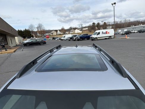 Used 2025 Subaru Forester Premium w/ Convenience Package #2 image 9