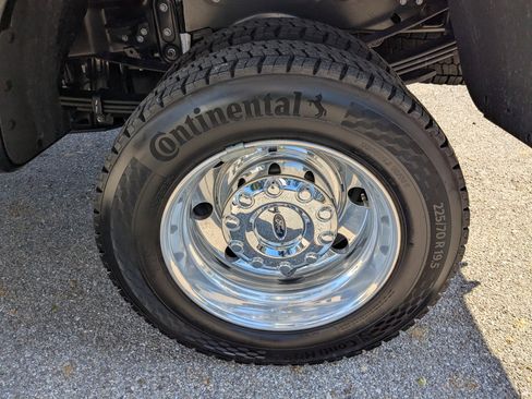 Used 2025 Ford F450 Platinum w/ FX4 Off-Road Package image 39