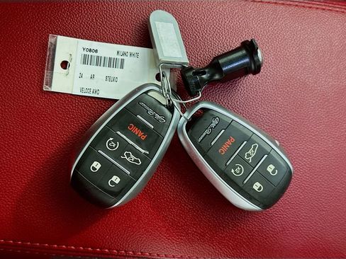 Used 2024 Alfa Romeo Stelvio Veloce image 35