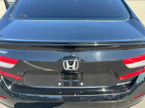 Used 2018 Honda Accord Sport image 18