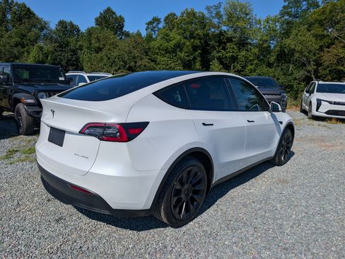 Used 2023 Tesla Model Y Long Range AWD/4WD image 5
