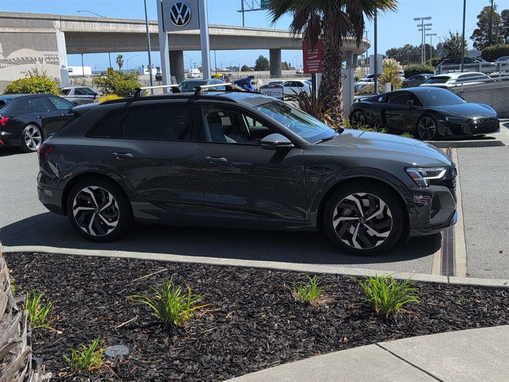 Used 2024 Audi Q8 e-tron Premium Plus AWD/4WD image 5