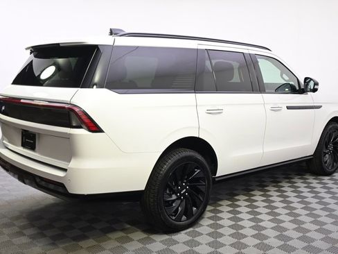 New 2026 Lincoln Navigator Reserve w/ Jet Appearance Package AWD/4WD image 7