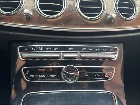 Used 2018 Mercedes-Benz E 300 image 28