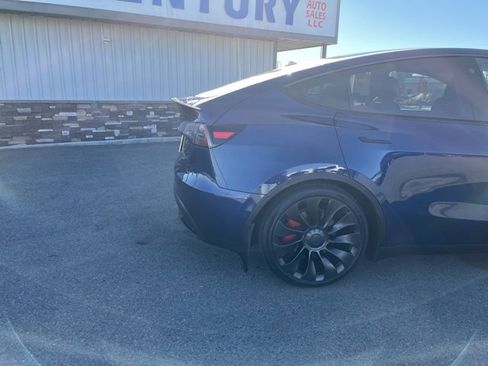 Used 2022 Tesla Model Y Performance image 11