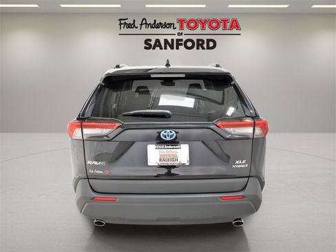 Used 2022 Toyota RAV4 XLE Premium image 4