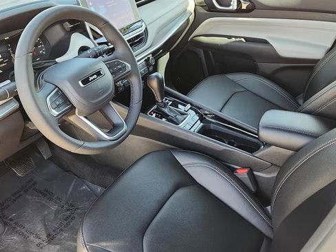 Used 2025 Jeep Compass Limited image 8
