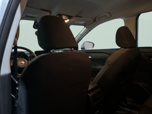 Used 2024 Nissan Rogue SV image 30