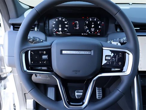New 2025 Land Rover Discovery Sport Dynamic SE image 30
