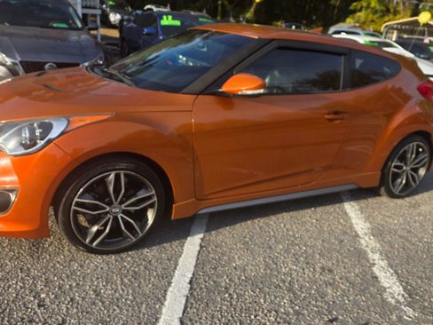 Used 2013 Hyundai Veloster Turbo image 3