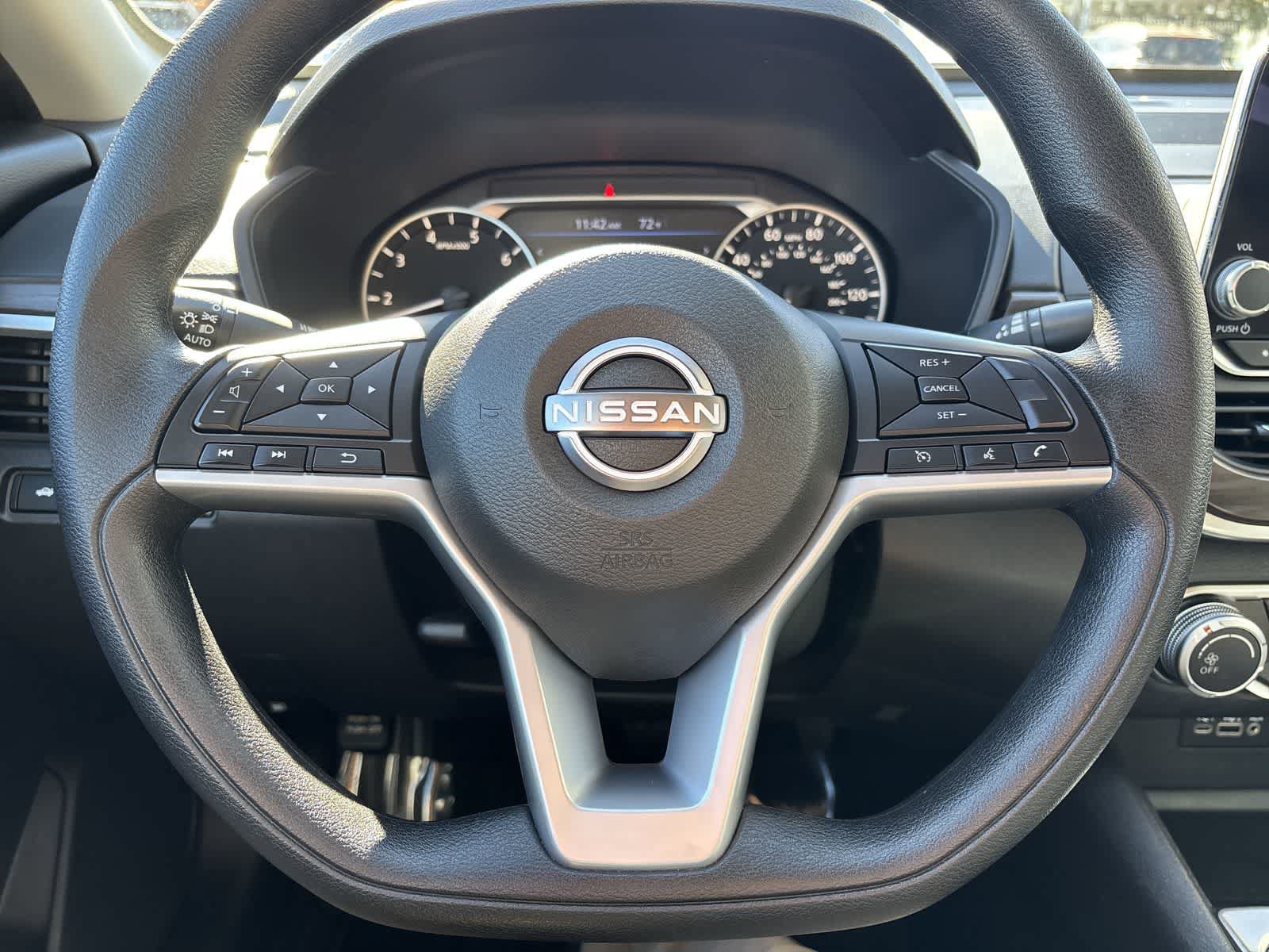Used 2025 Nissan Altima 2.5 SV FWD image 12