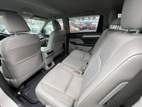 Used 2014 Toyota Highlander Plus AWD/4WD image 27