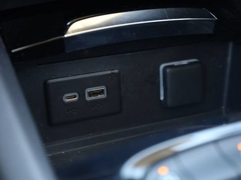 Used 2023 Buick Envision Essence FWD image 24