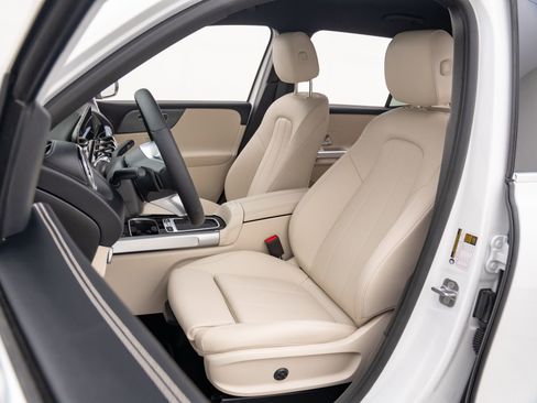 New 2025 Mercedes-Benz GLB 250 GLB 250 image 17