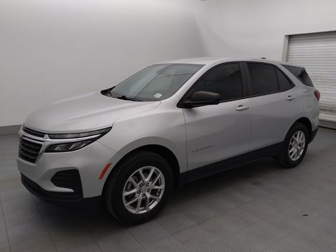 Used 2022 Chevrolet Equinox LS AWD/4WD image 2