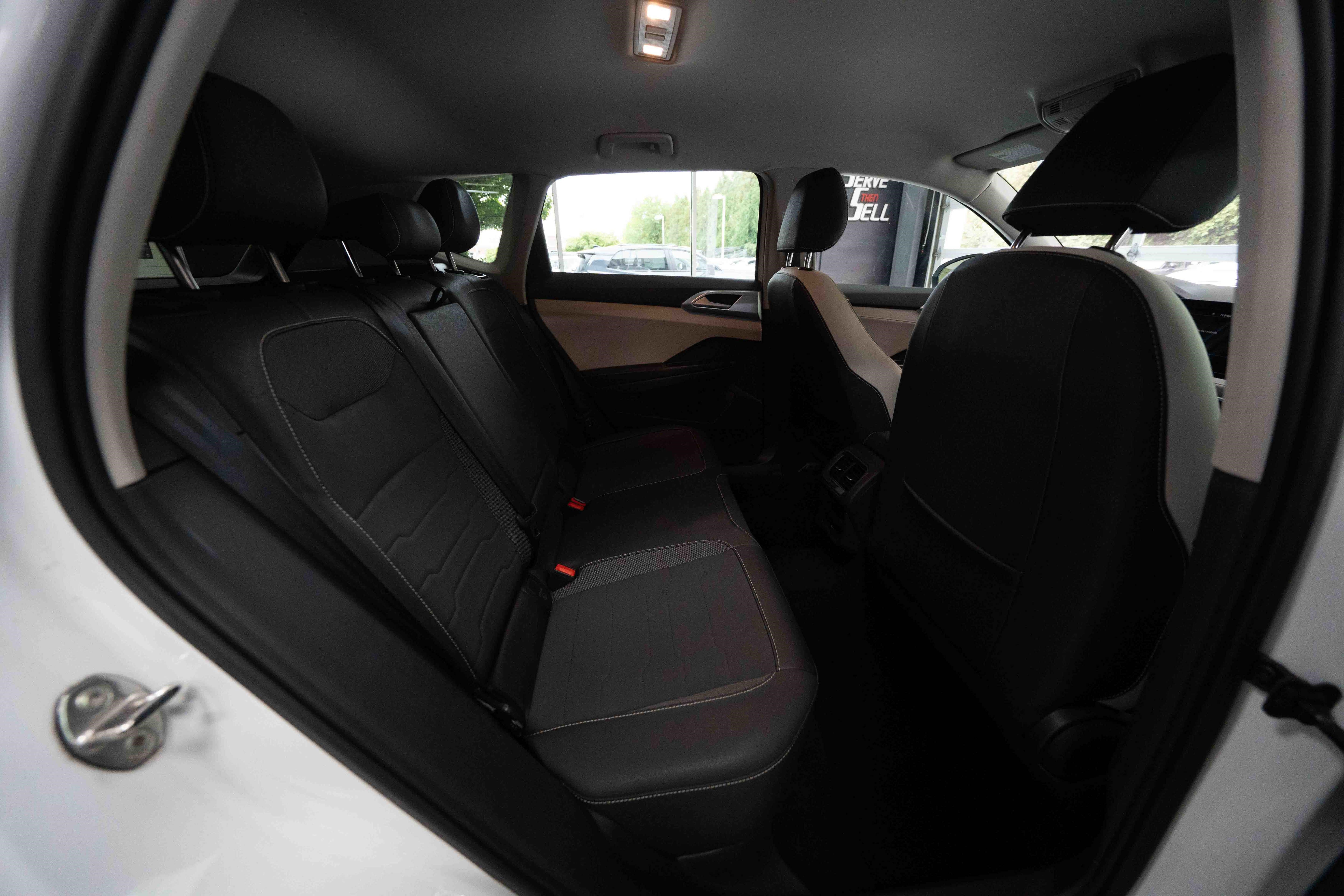 Used 2025 Volkswagen Taos SE FWD image 25