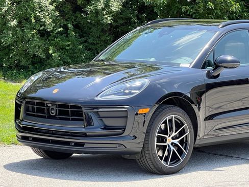 Certified 2025 Porsche Macan AWD/4WD image 11