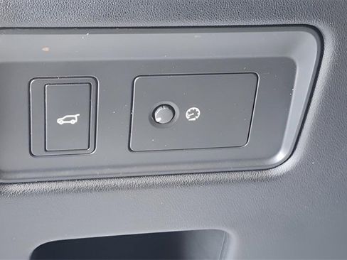 Used 2020 Land Rover Discovery Landmark image 29