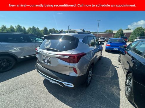 Used 2022 Kia Seltos EX AWD/4WD image 9