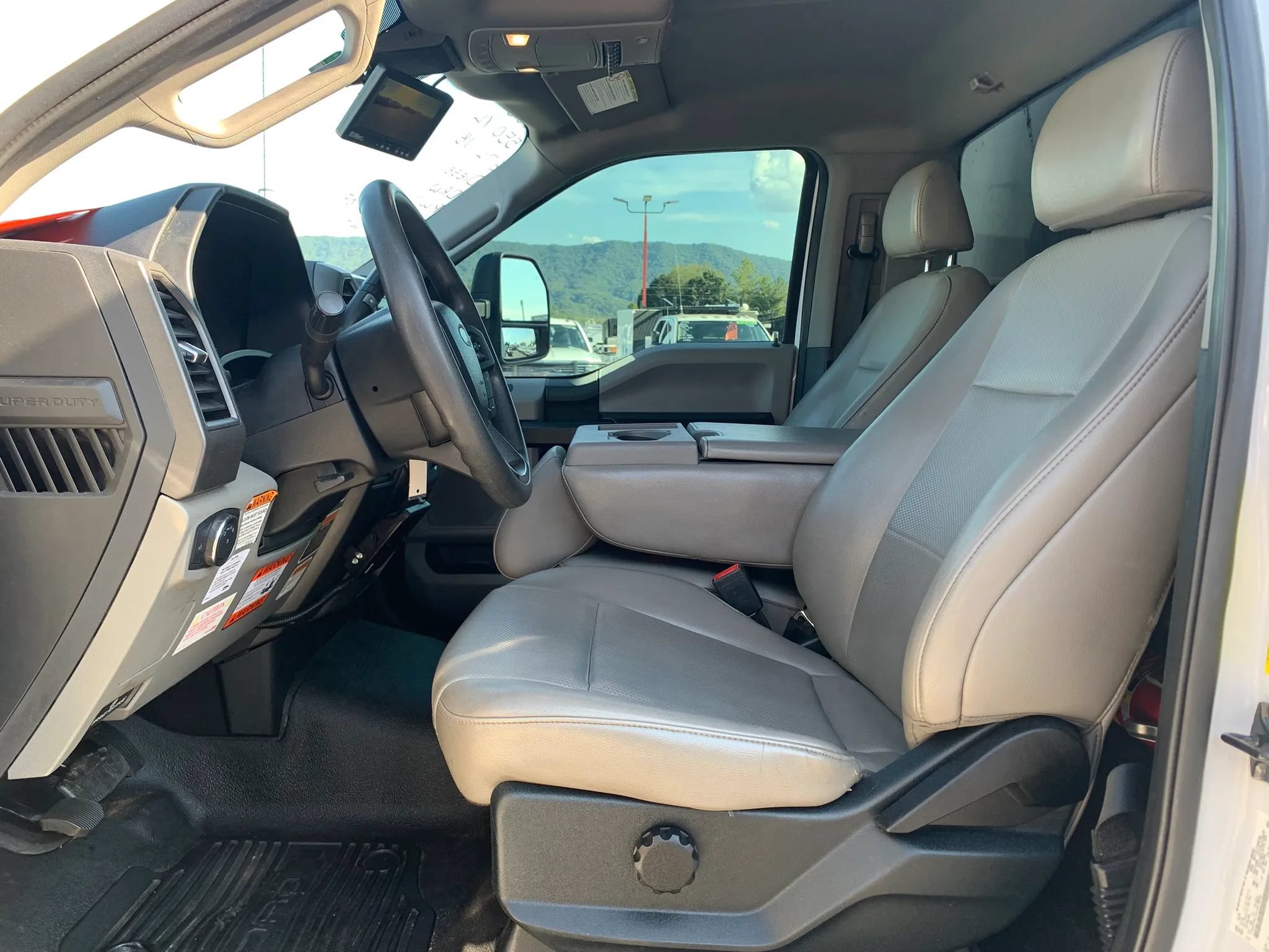 Used 2020 Ford F550 2WD Regular Cab Super Duty image 9
