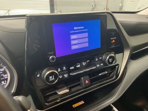 Used 2023 Toyota Highlander XLE image 15