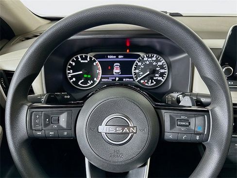 Used 2023 Nissan Rogue SV image 12