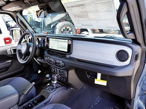 New 2025 Jeep Gladiator Willys image 14