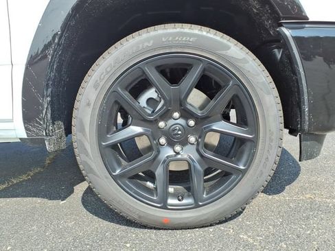 New 2026 RAM 1500 Laramie AWD/4WD image 9