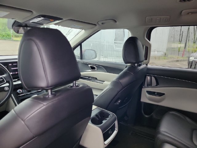 Used 2024 Kia Carnival LX FWD image 12