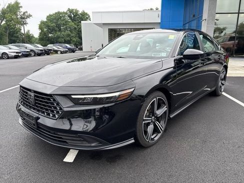 Used 2023 Honda Accord Sport image 2