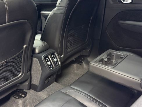 Used 2024 Volvo XC40 B5 Plus w/ Climate Package AWD/4WD image 24