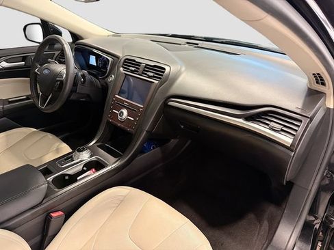 Used 2018 Ford Fusion Titanium AWD/4WD image 24
