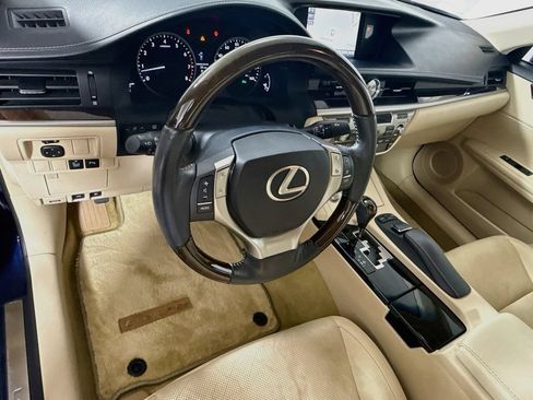 Used 2014 Lexus ES 350 w/ Luxury Package FWD image 9