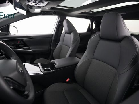 Used 2025 Toyota bZ4X FWD image 7