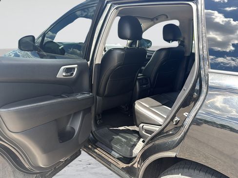 Used 2014 Nissan Pathfinder SL w/ SL Tech Package AWD/4WD image 36
