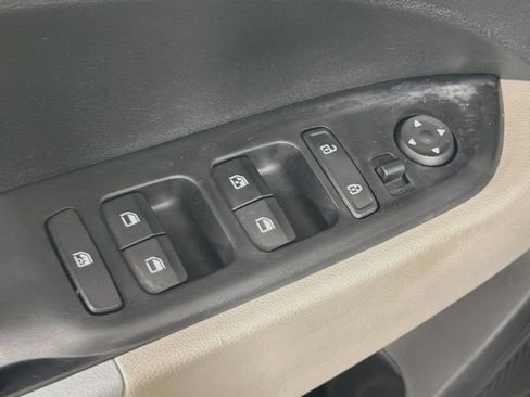 Used 2025 Hyundai Venue SEL FWD image 15