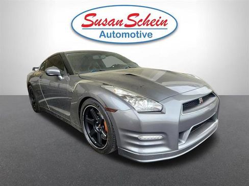 Used 2014 Nissan GT-R Premium image 3
