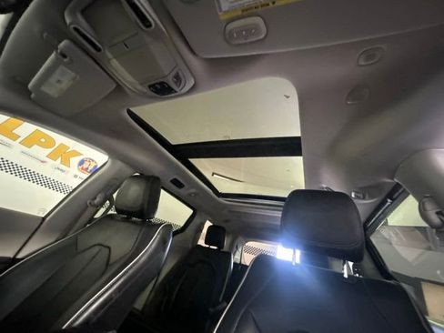 Used 2022 Chrysler Pacifica Limited FWD image 36