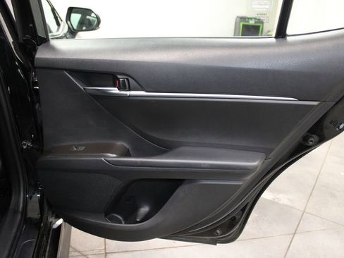 Used 2022 Toyota Camry SE image 29